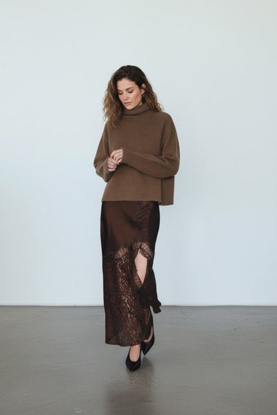 Nostos Algos Kahverengi Dantelli Yırtmaçlı Saten Maxi Etek