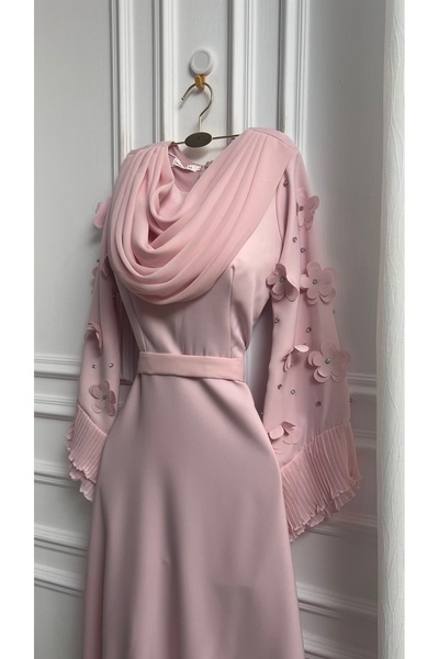 LUMY Soft pink evening dress with fitted rose sleeves