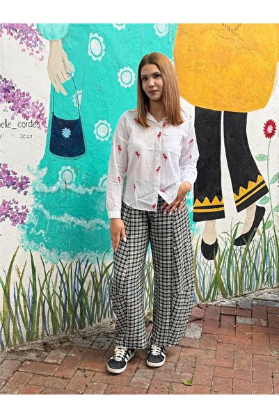 Miss Boheme قميص أبيض اللون مطرز بطائر الفلامنغو