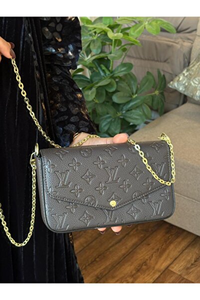 Generic Elegant women's shoulder bag with accessories