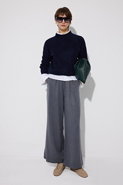 Touché Privé Stand-Up Collar Short Knit Sweater