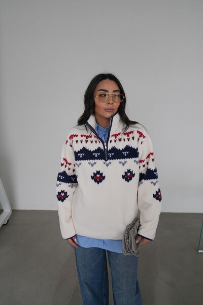 Özge Özgenç Plush Sweatshirt with Zipper Collar and Patterned Front