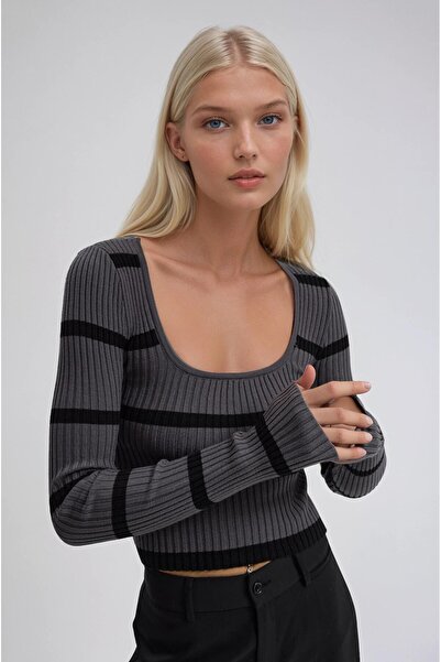 Lijuri Deep Neckline Striped Knit Sweater 1407