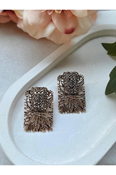 Ceso Accesories أقراط برونزية أنيقة بتصميم أوراق الشجر مرصعة بالأحجار