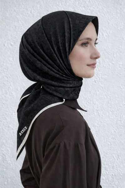 Aker Jakarlı Sura İpek Eşarp 7208407 - 412 SYR52999 Siyah Çiçek Armür Desen