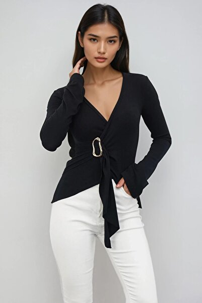 Trend Alaçatı Stili Γυναικεία ΜΑΥΡΗ Μπλούζα με Λεπτομέρεια Αξεσουάρ K διπλό π...