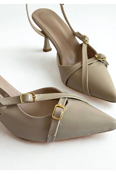 Favi Ayakkabı Μπεζ λουστρίνι με μυτερή ζώνη και λεπτομέρεια, παπούτσια με τακ...