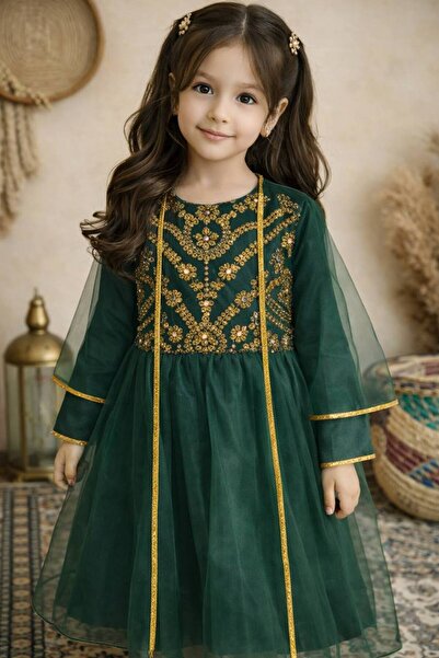 La reina petite فستان شعبي أخضر مطرز مع شيلة تول من لارينا بتيت