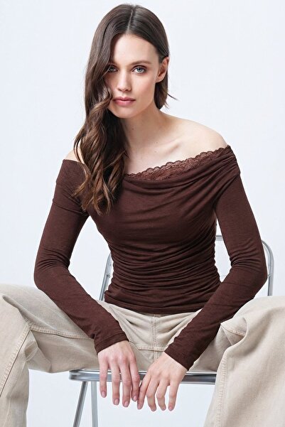 Trend Alaçatı Stili Women's brown madonna neck lace detailed textured blouse ...