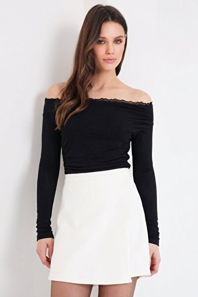 Trend Alaçatı Stili Women's Black Madonna Collar Lace Detailed Textured Blous...