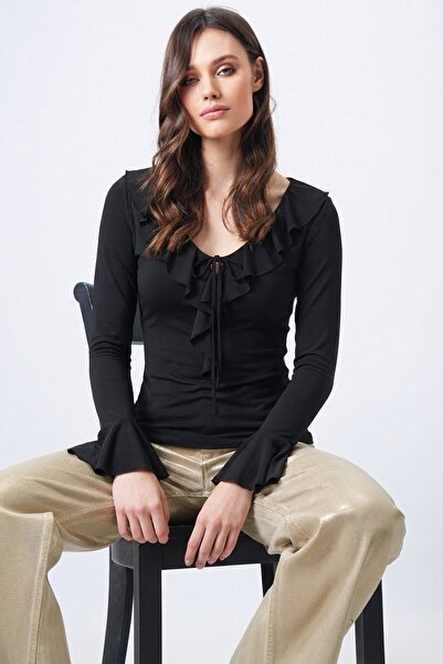 Trend Alaçatı Stili Women's Black Blouse with Ruffles on the Sleeves and Coll...