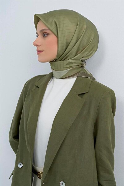 Armine Eșarfă din mătase pură tip twill 9526D 36