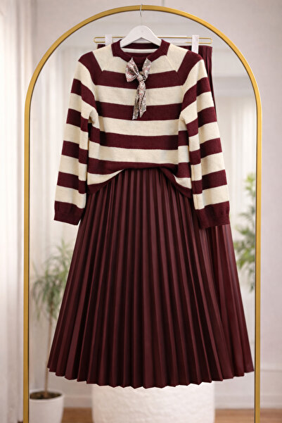 Bahar Altundemir طقم تنورة جلدية مطوية مع سترة مخططة وشال نسائي