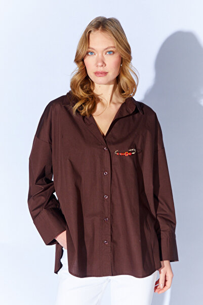 EDITION WOMAN Brooch Detailed V-Neck Poplin Shirt - Brown |   Ek1001610532