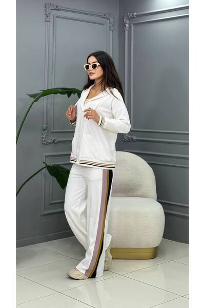 Cannes طقم بدلة رياضية بيضاء من ريكا تفاصيل مخططة مزودة بسحّابات