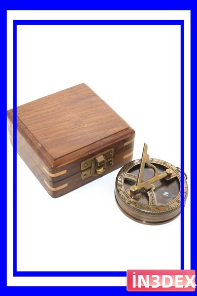 İN3DEX أداة ملاحة تقليدية على شكل بوصلة في صندوق خشبي