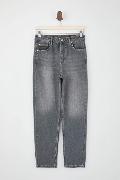 Trendyol Collection Graue, knöchellange, schmal geschnittene Mom-Jeans mit ho...