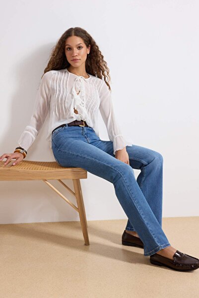 Trendyol Collection Blaue High-Waist-Jeans mit bequemem, dehnbarem, ausgestel...