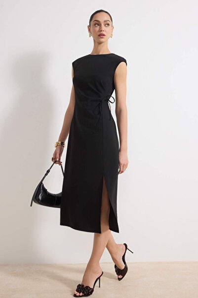 ترينديول كوليكشن فستان أسود متوسط الطول منسوج TWOSS26EL00081