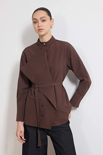 Trendyol Modest Gewebtes Hemd aus braunem Baumwollstoff mit Gürtel und Kragen...