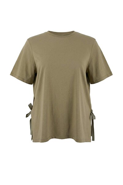 Trendyol Curve تي شيرت فضفاض بمقاس كبير مع تفاصيل ربط فيونكة جانبية باللون ال...