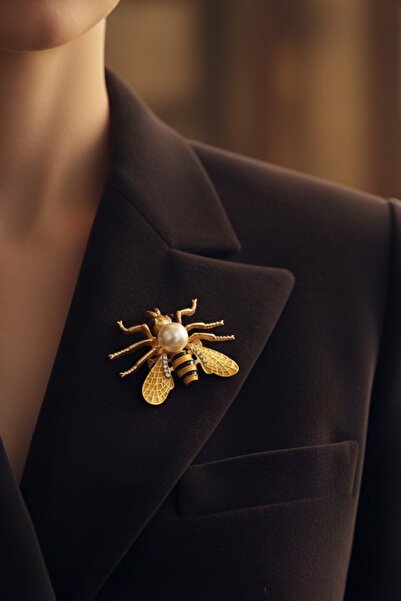 model aksesuar Renkli İşlemeli İnci Detaylı Arı Broş