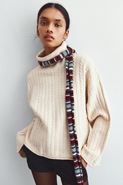 Bershka Dik yaka örgülü kazak