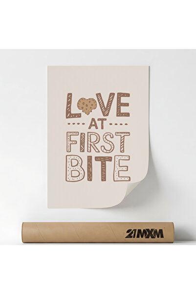 21mxm Poster 'Love at First Bite' Pe Panza Mata – Design Minimalist, Fara Rama