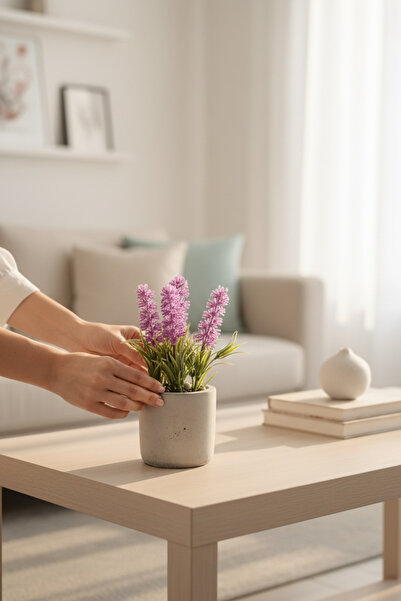 YAPAY ÇİÇEKÇİNİZ باقة لافندر صناعية باللون الوردي في وعاء خرساني رمادي