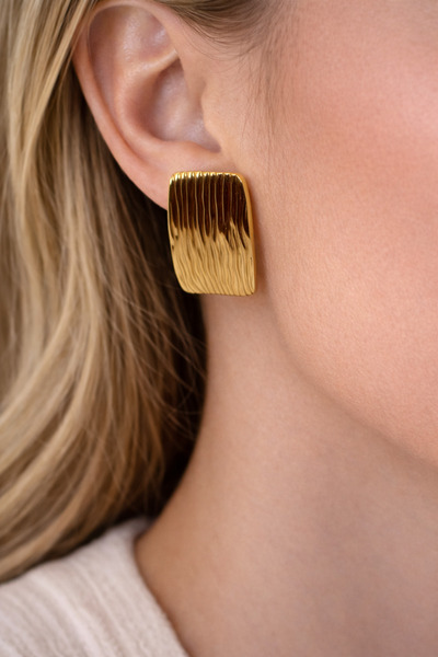 Uzak Işıklar أقراط فولاذية بتصميم دائري كبير مطلية بالذهب