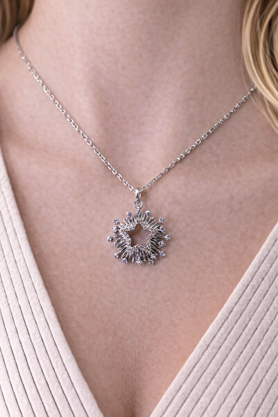 divakse قلادة فولاذية كبيرة على شكل نجمة مرصعة بحجر الزركون الفضي