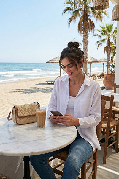 Lela قميص جيب من القطن بقصة عادية CF25S16992