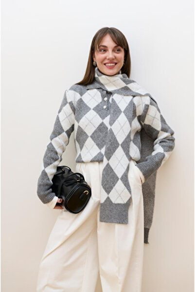 FEMMESTUDIO سترة نسائية رمادية اللون بياقة بولو وتفاصيل شال ونقشة البقلاوة