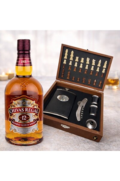 velve Set cadou pentru barbati VLV, cutie in forma de sah, Whisky Chivas Rega...