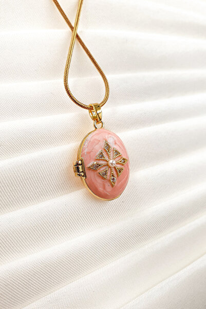 Stella Fortis Pembe Mine Detaylı Kapaklı Madalyon Kolye – Altın Renk Yılan Zi...