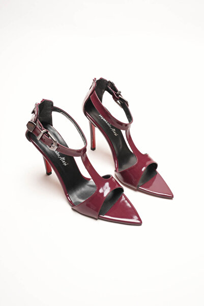 Ayakkabı Ateşi Burgundy Patent Leather T-Strap Buckle Detail Pointed Toe Thin...