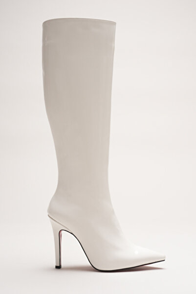 Ayakkabı Ateşi Cizme de damă cu toc înalt sub genunchi din piele lăcuită albă...