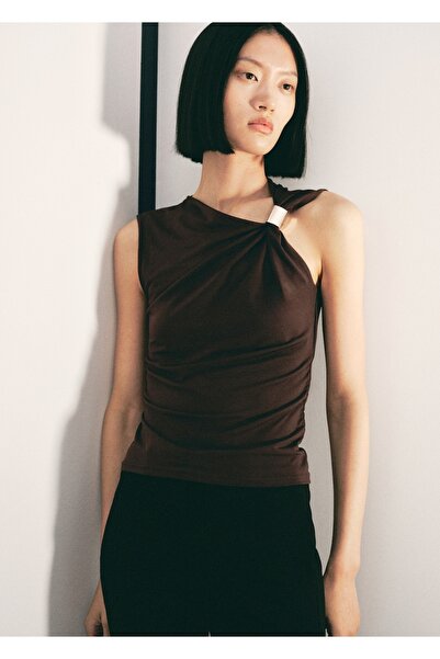 MANGO Woman Asimetrik yaka metal detaylı bluz