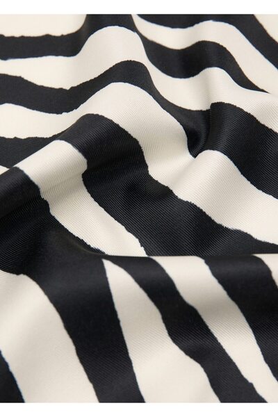 MANGO Woman Zebra desenli saten şal