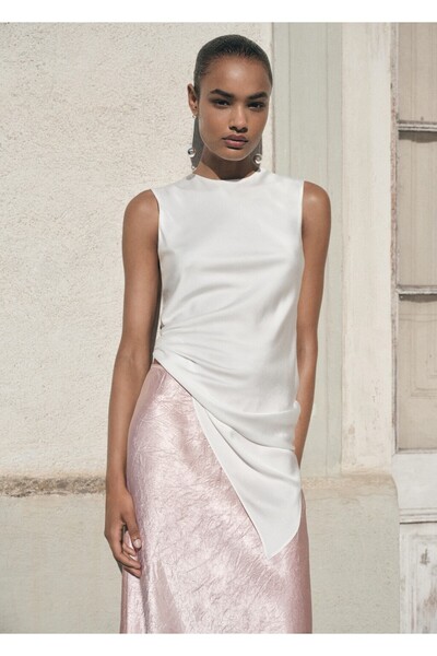 MANGO Woman Kırışık efektli saten etek