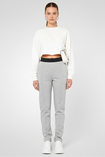 Karl Lagerfeld بنطال رياضي نسائي بقصّة عادية وشعار مطرز، أزرق داكن