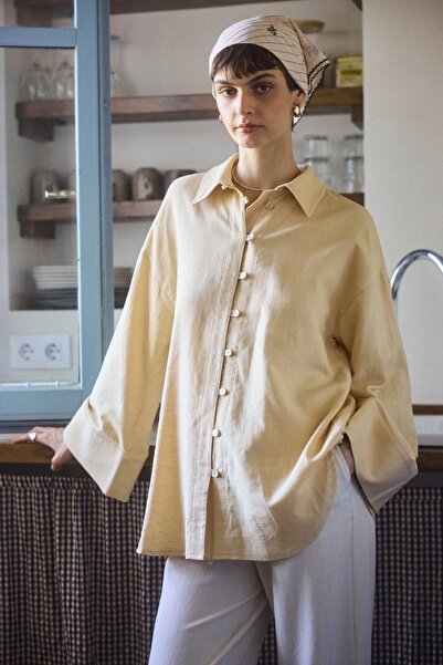 BE BLUE قميص من القطن والكتان بأزرار زبدة