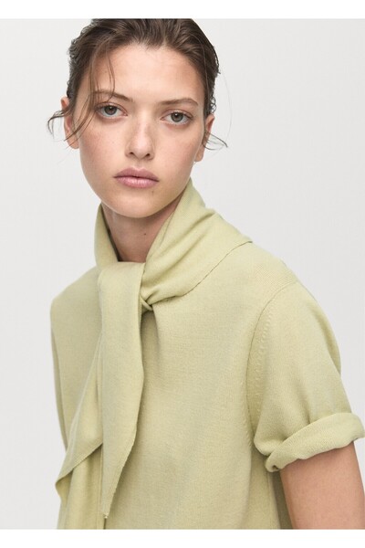 MANGO Woman Kısa kollu fularlı kazak