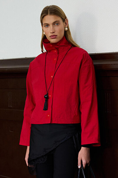 BE BLUE Jachetă roșie cu guler înalt