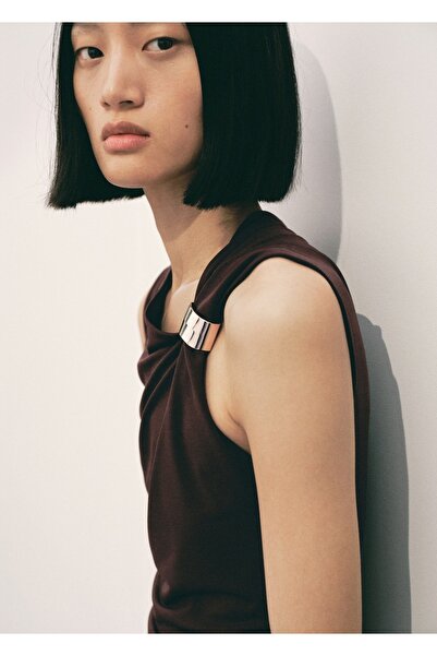 MANGO Woman Asimetrik yaka metal detaylı elbise