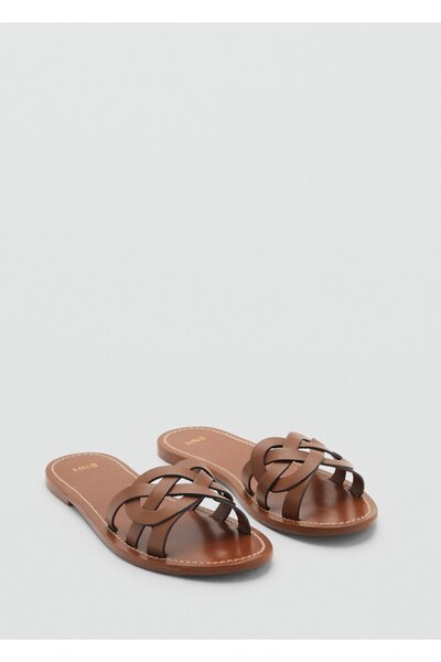 MANGO Woman İç içe geçmiş kayışlı deri sandalet