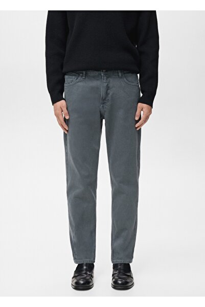 MANGO Man Ich trage eine Cropped-Jeans mit schmaler Passform.