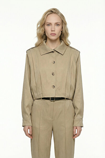 Quzu Κοντό μπουφάν με απολέτες και λεπτομέρεια πιέτες μπεζ