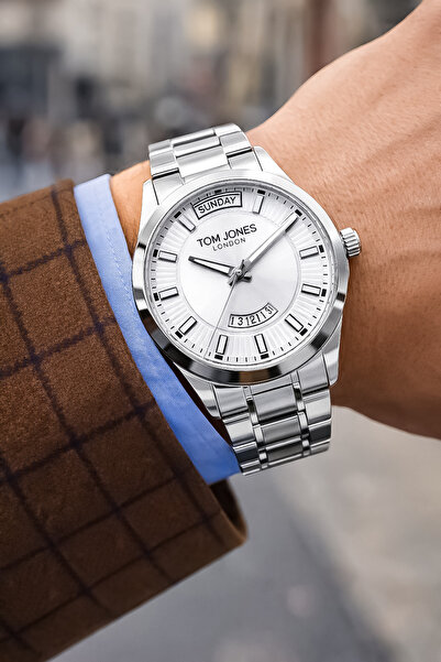 Tom Jones ساعة يد رجالية رياضية أصلية فضية اللون من الفولاذ مقاومة للماء وسوا...
