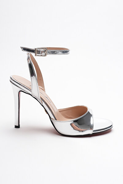 Ayakkabı Ateşi Γυναικεία παπούτσια με λεπτό λουράκι με τακούνι Livora Silver ...